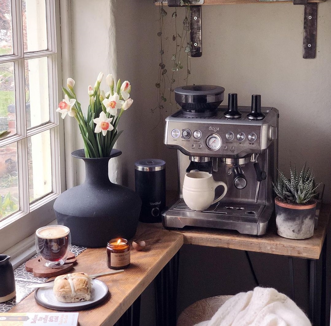 Kitchen window shop sill ideas